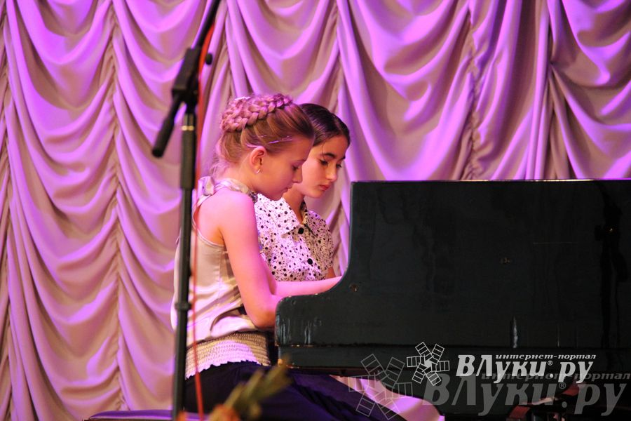 В детской музыкальной школе имени М.П. Мусоргского состоялся концерт «Праздник в 4 руки или парад дуэтов» (фото)