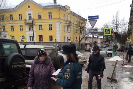 Великолучанам рассказали о «новогодних» мерах пожарной безопасности (ФОТО)