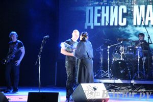 В Великих Луках состоялся концерт Дениса Майданова