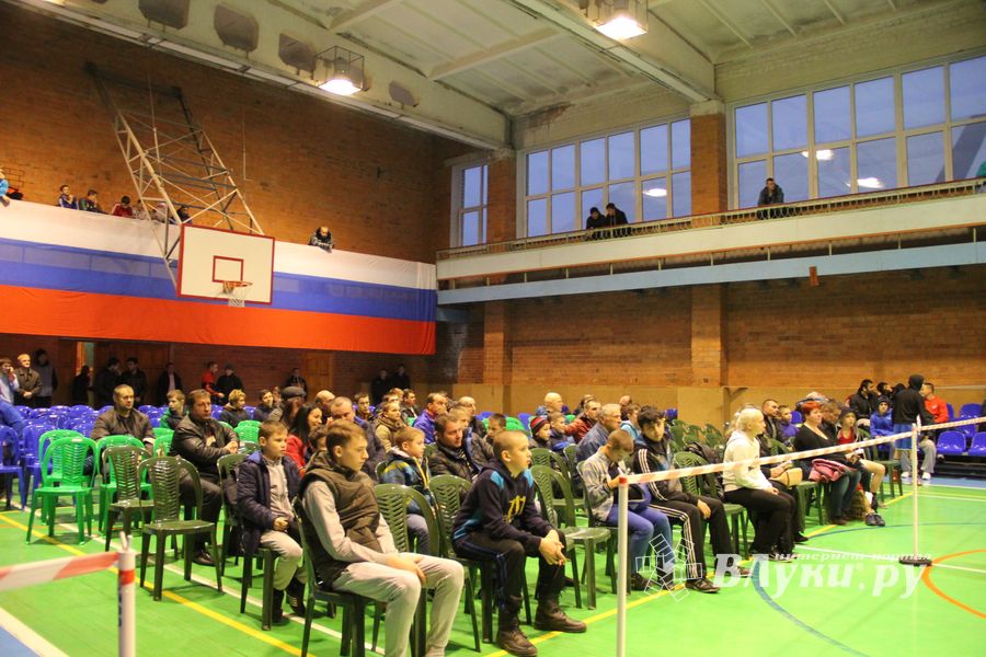 В Великих Луках проходят соревнования по боксу памяти Е.А. Клевцова (фоторепортаж)