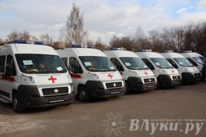 Великие Луки получили 8 новых машин скорой помощи (фото)