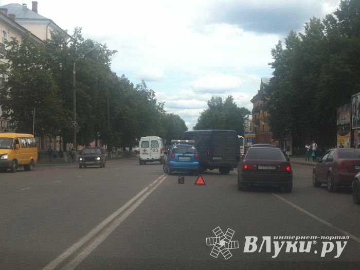 В центре Великих Лук - снова ДТП