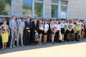 В Великих Луках прозвенели «Последние звонки»