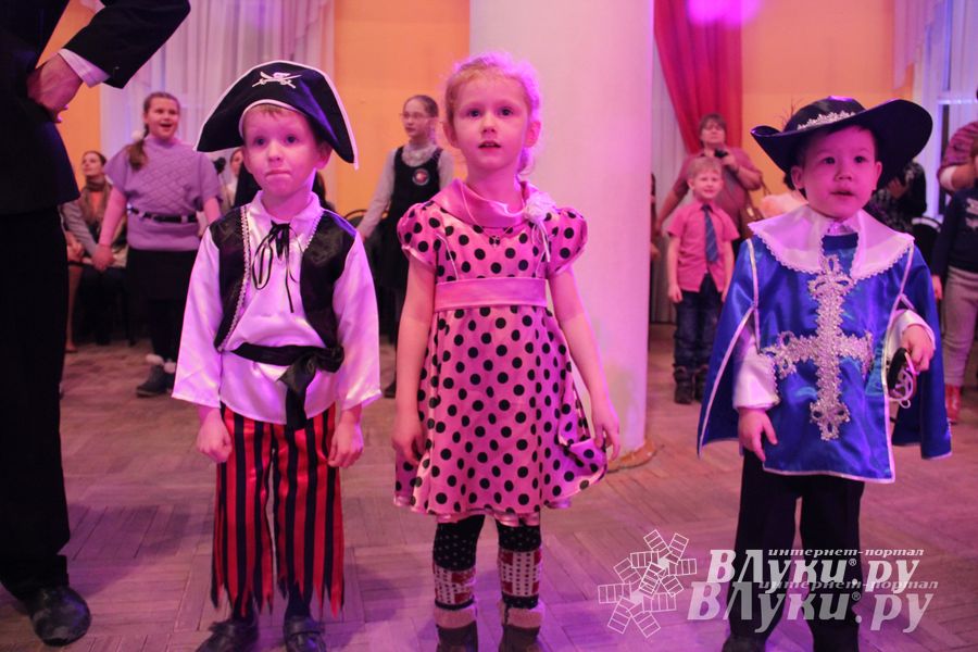 В городском ДК им. Ленина состоялась премьера музыкальной сказки «Буратино»