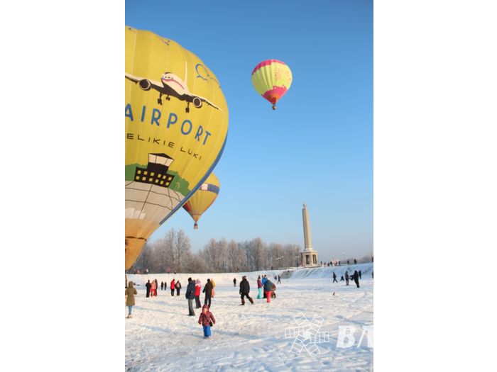 Над Великими Луками взлетели «Яблоки на снегу» (фото)