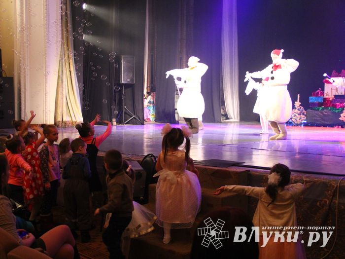 В ГДК им. Ленина встречают Новый год (ФОТО)