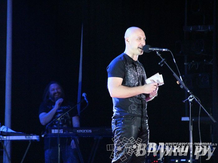 В Великих Луках состоялся концерт Дениса Майданова