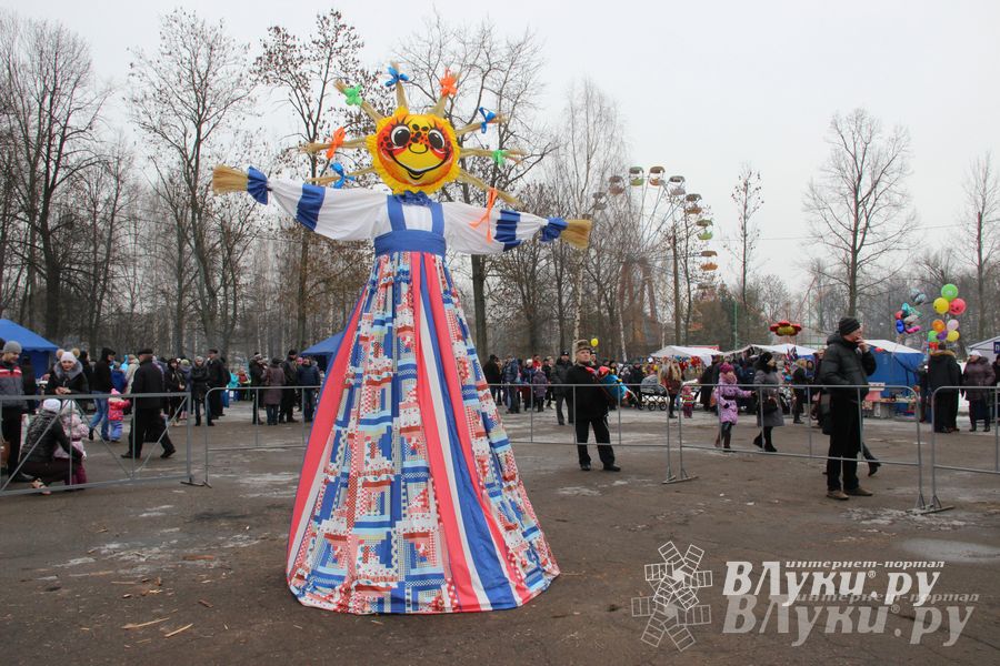 В Великих Луках состоялись проводы Широкой Масленицы — 2015 (фото)