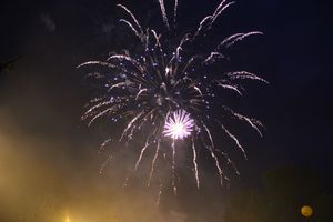 9 мая в Великих Луках. Шествие и салют