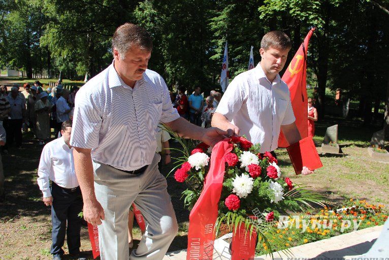 В Великих Луках прошел День памяти и скорби