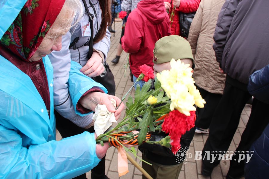 В Великих Луках День Победы празднуют все поколения (ФОТО)