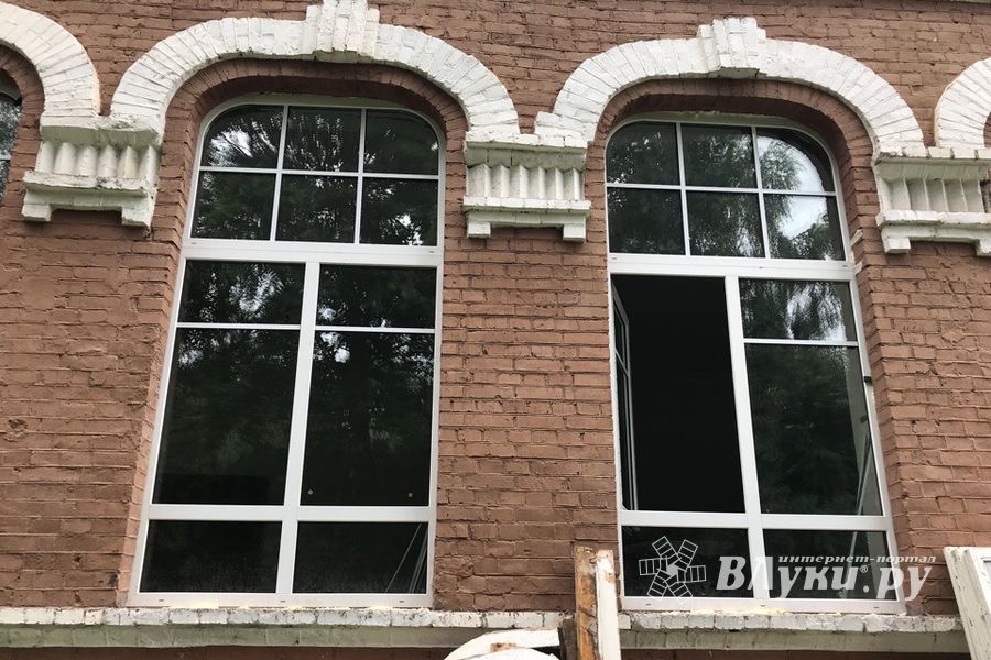 Пластиковые окна не нарушили стиль старинного особняка (ФОТО)