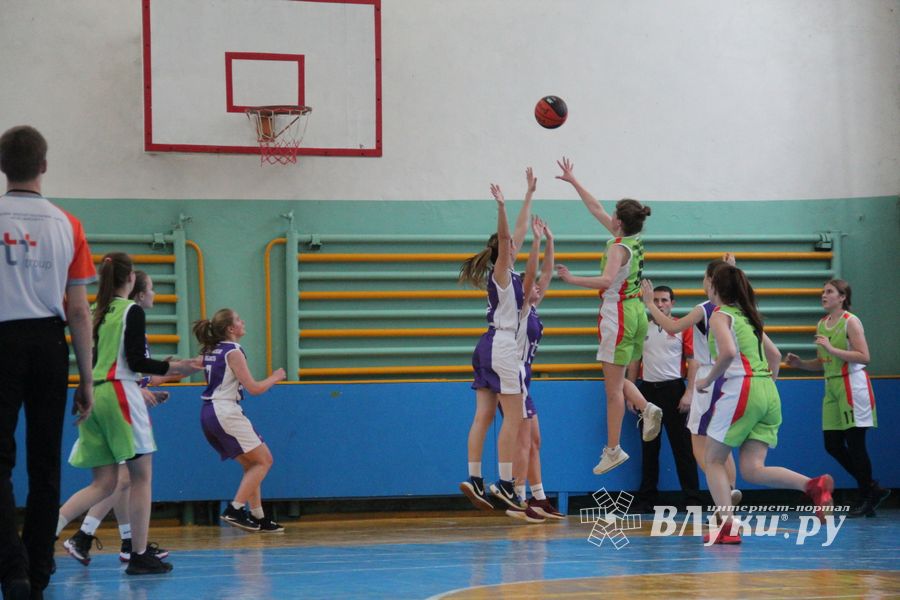 В Великих Луках прошёл дивизиональный этап лиги «КЭС-БАСКЕТ» (ФОТО)