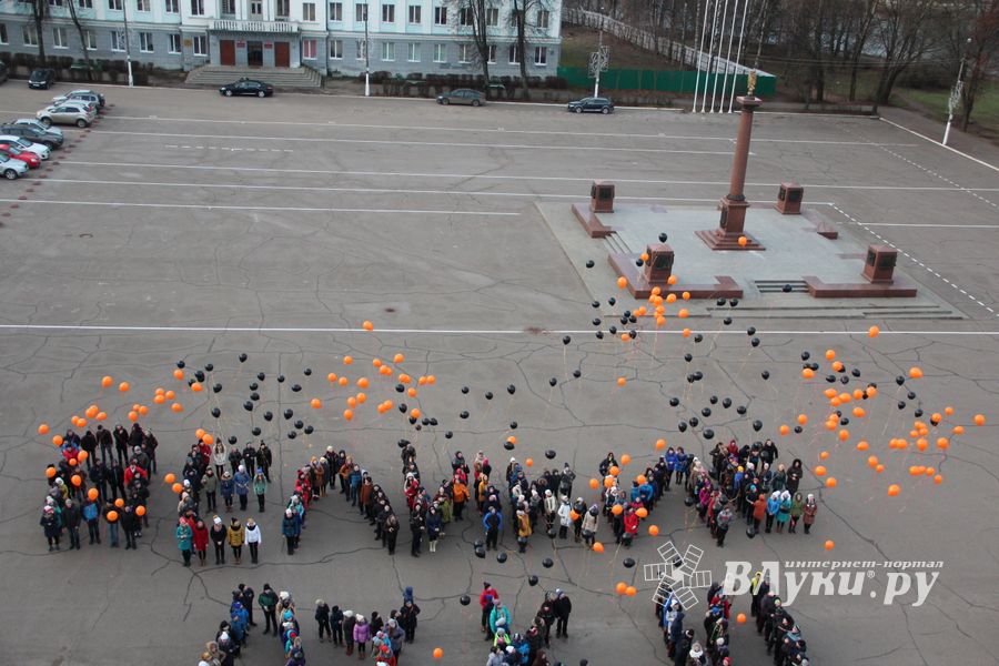 Сегодня над Великими Луками летели шары