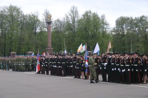 В Великих Луках прошел Военный парад