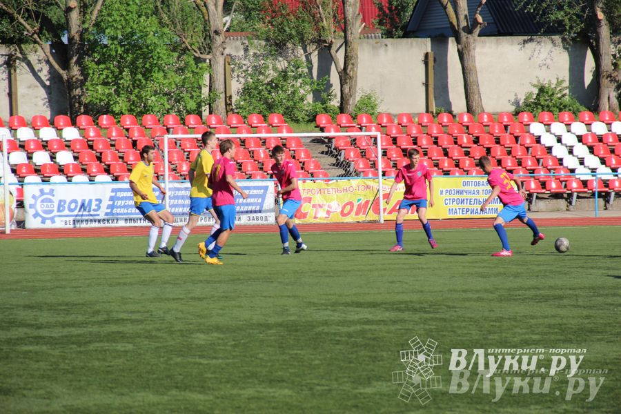 В Великих Луках команда «КПРФ» обыграла команду «Спартака» (фото)