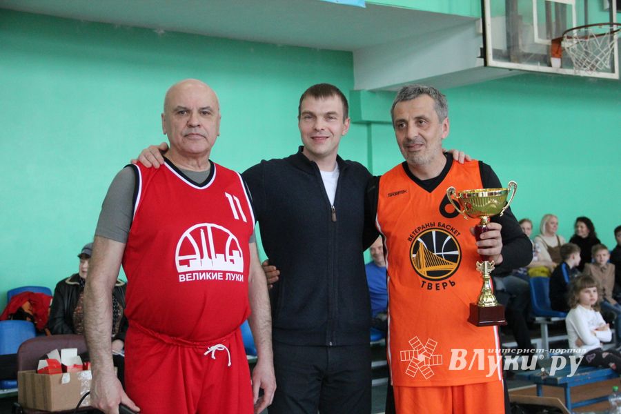 Великолучане — серебряные призеры межрегионального турнира ветеранов баскетбола (ФОТО)