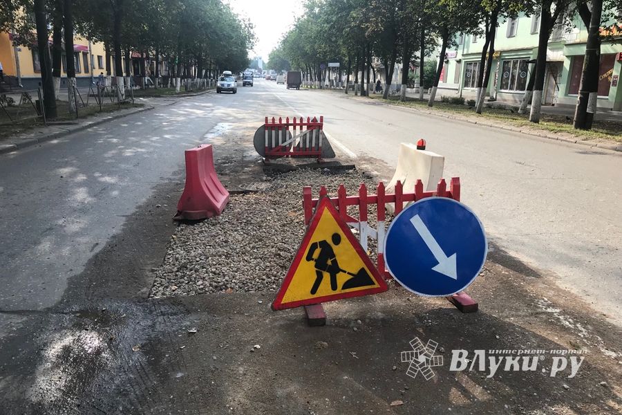 Опасность под ногами: Великие Луки поглотит канализационная пучина? (ФОТО)