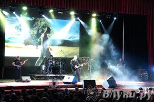 В Великих Луках состоялся концерт Дениса Майданова