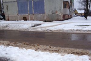 Фотофакт: провал асфальта на Гоголя в Великих Луках