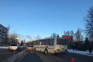 В Великих Луках автобус врезался в легковушку (ФОТО)