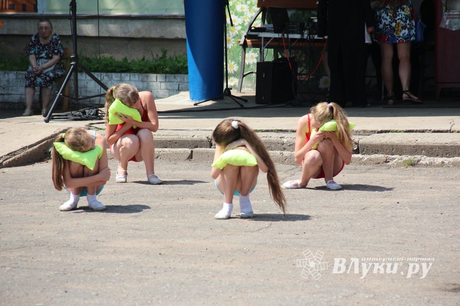 В городском парке Великих Лук прошёл День мороженого