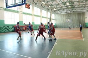 Баскетболисты Великих Лук сыграли со сборной Дмитрова