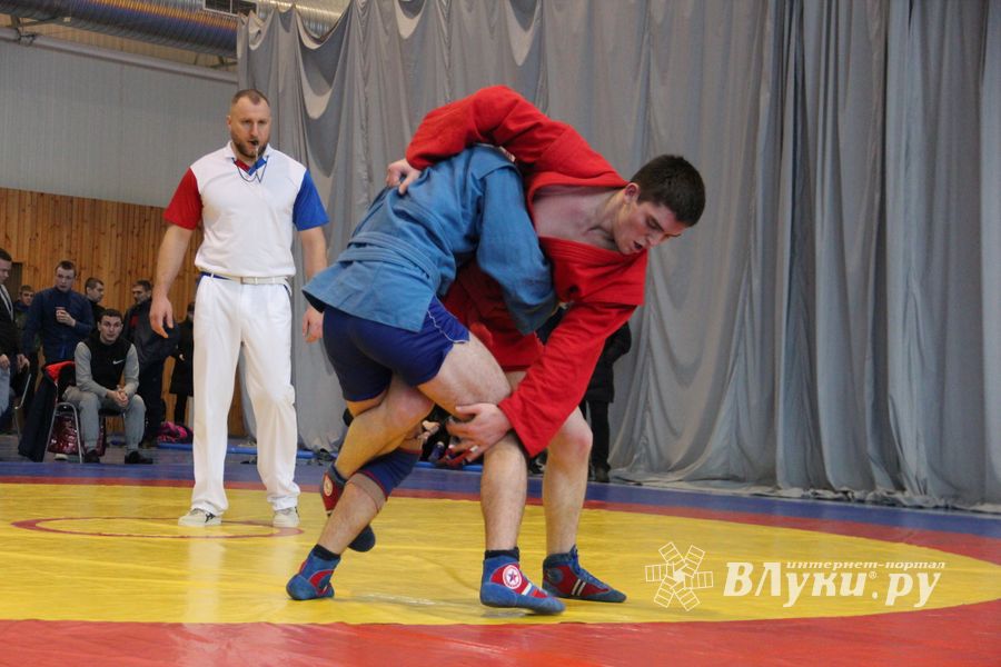 Всероссийские соревнования по самбо проходят в Великих Луках (ФОТО, 0+)