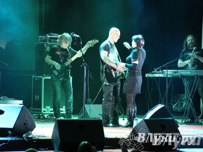 В Великих Луках состоялся концерт Дениса Майданова