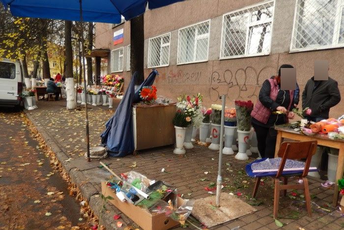 Великолучанин возмущается «ущербной, грязной торговлей в центре города» (ФОТО)