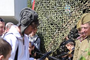 Парад Победы в Великих Луках (фото)