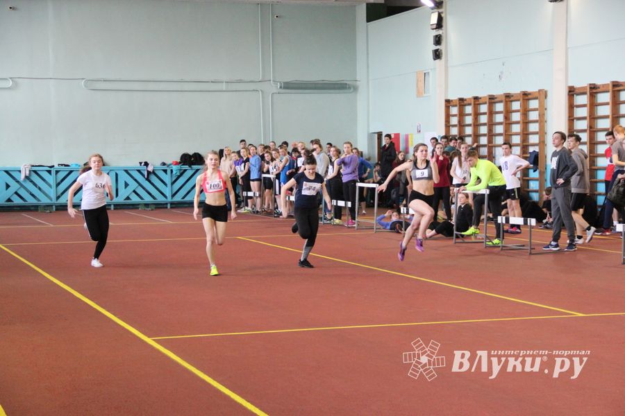 В Великих Луках легкоатлеты закрывают зимний сезон (ФОТО)