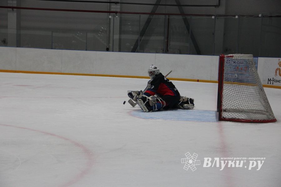 Два зоккейных матча прошли в Великих Луках в рамках Чемпионата города (ФОТО)