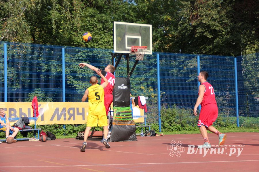 В Великих Луках прошли региональные соревнования «Оранжевый мяч» (ФОТО)