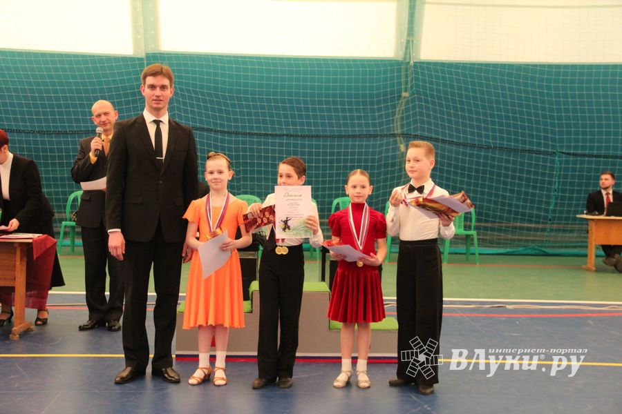 В Великих Луках прошел турнир по спортивным бальным танцам (ФОТО)