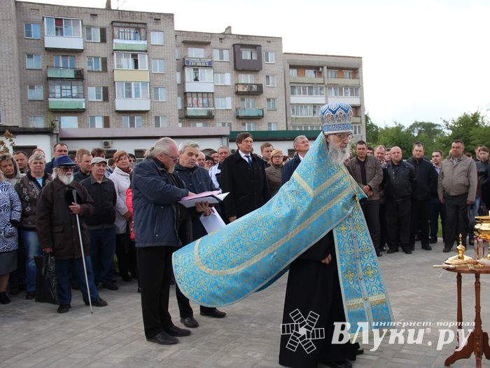 Новую часовню Покрова Богоматери освятили сегодня в заречном районе Великих Лук (ФОТО)