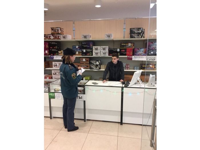 Великолучанам рассказали о «новогодних» мерах пожарной безопасности (ФОТО)