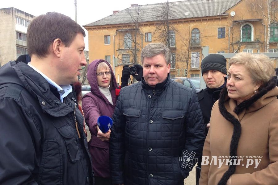 Губернатор осмотрел стройплощадку новой школы на проспекте Гагарина (ФОТО)