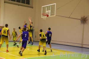 В Великих Луках проходят игры Чемпионата АСБ (фото)