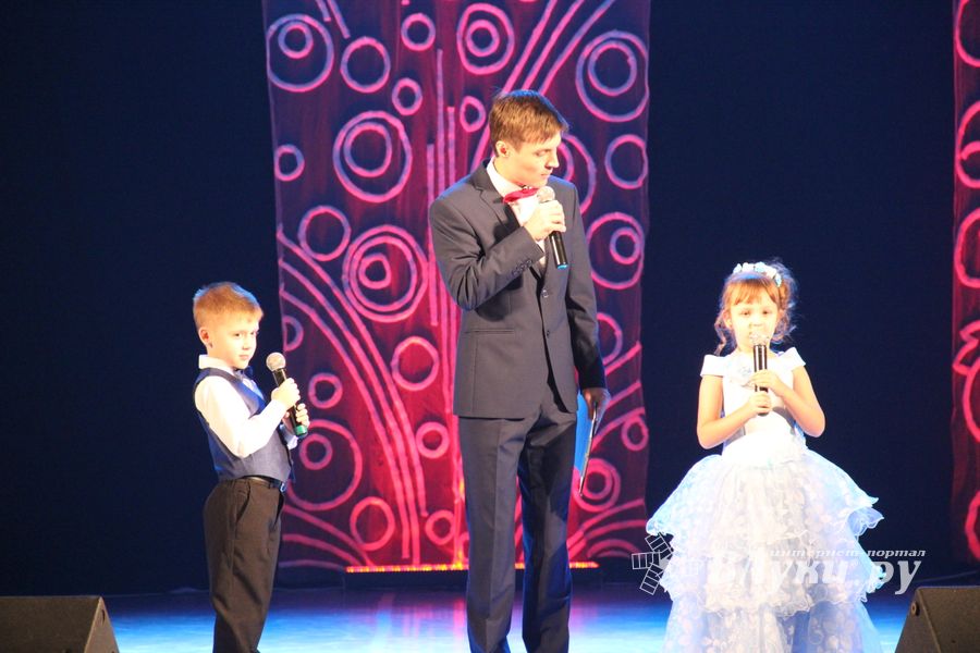 Юные артисты ГДК им. Ленина поздравили мам с праздником (ФОТО)