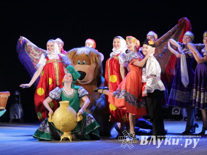 В Великих Луках играла гармонь (фото)