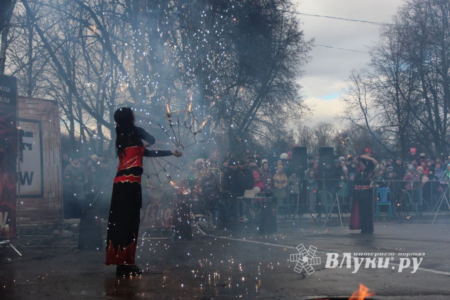 Масленичные гуляния прошли в Великих Луках (ФОТО)