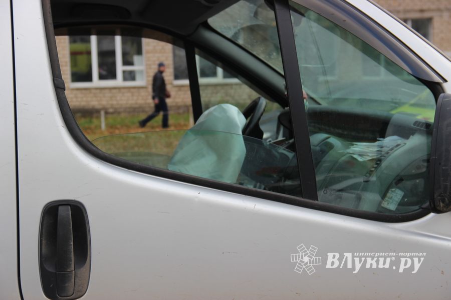 Серьёзное ДТП произошло в Великих Луках (ФОТО)