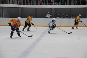 Две великолукские команды хоккеистов одержали победы в домашних матчах (ФОТО)