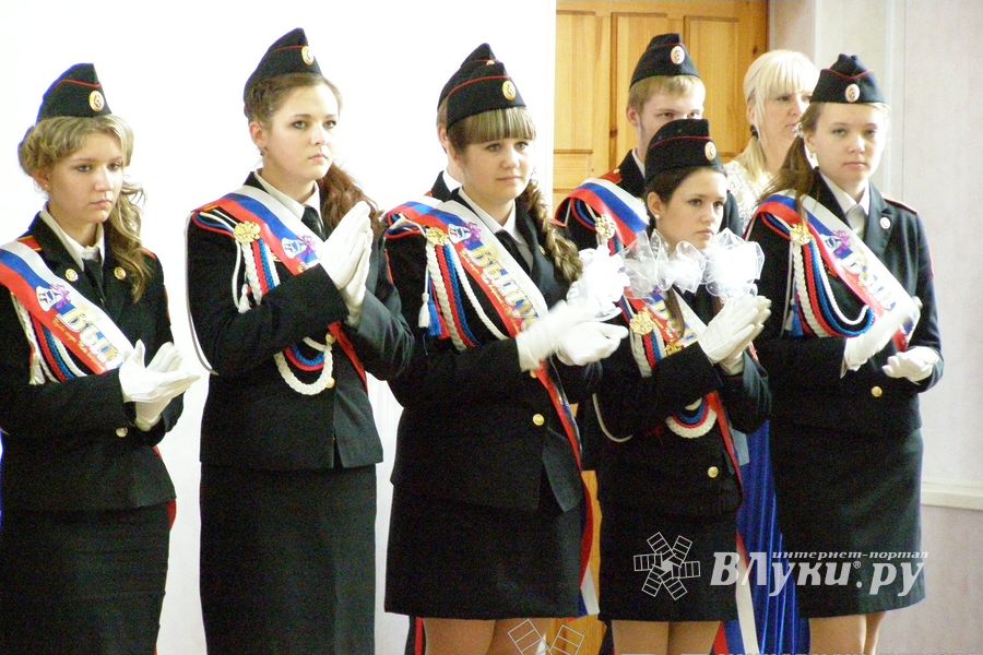 «Последний звонок» в школах Великих Лук