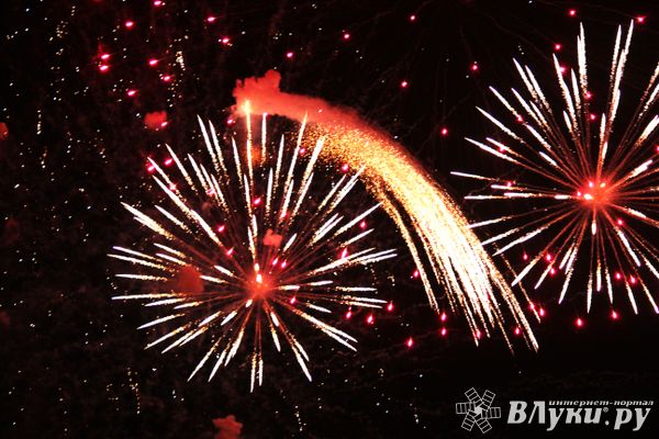 В Великих Луках в новогоднюю ночь прогремит салют