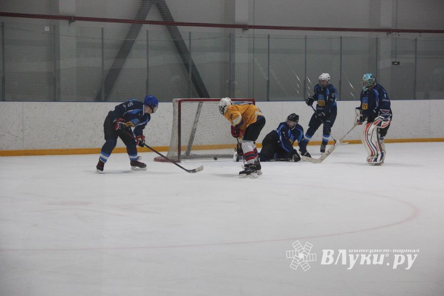 В великолукском «Айсберге» прошли матчи Чемпионата Псковской области по хоккею (ФОТО)