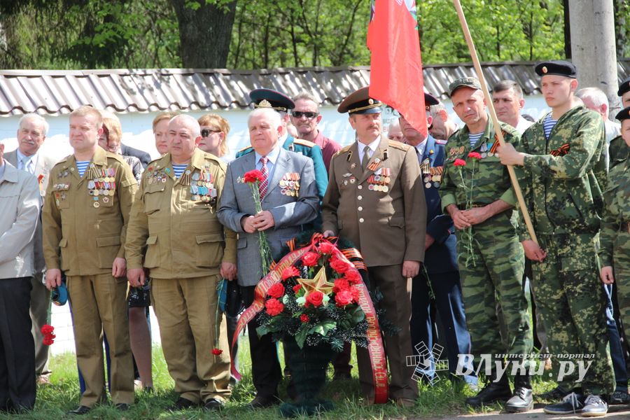 В Великих Луках прошел торжественный митинг в честь 9 мая (ФОТО)