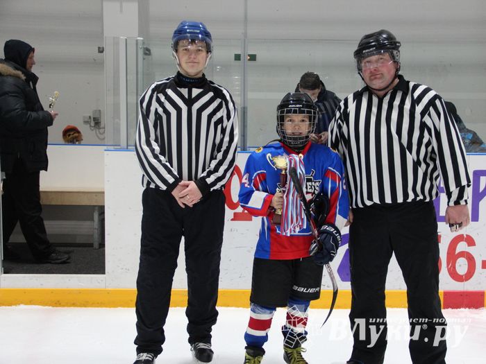 В Великих Луках прошел детский Открытый турнир по хоккею (ФОТО)