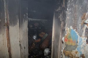 Фоторепортаж: пожар на Зверева в Великих Луках (ФОТО 18+)